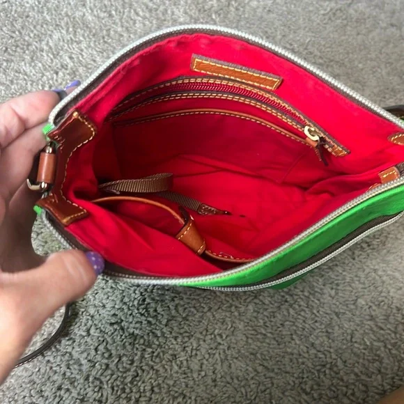 Dooney & Bourke Bright Green Classic Style Crossbody Bag with Leather Detailing - Picture 5 of 15